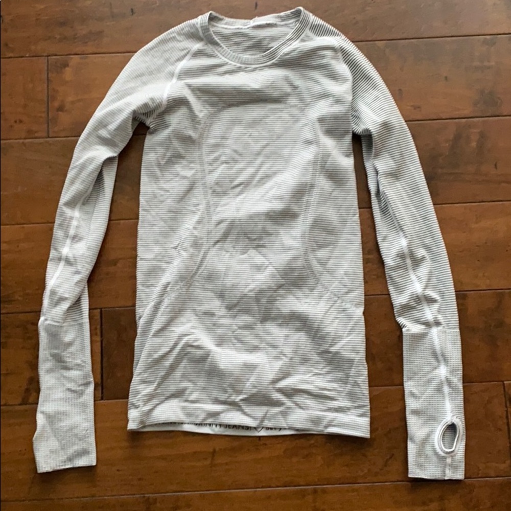 Lululemon swiftly long sleeve size 4